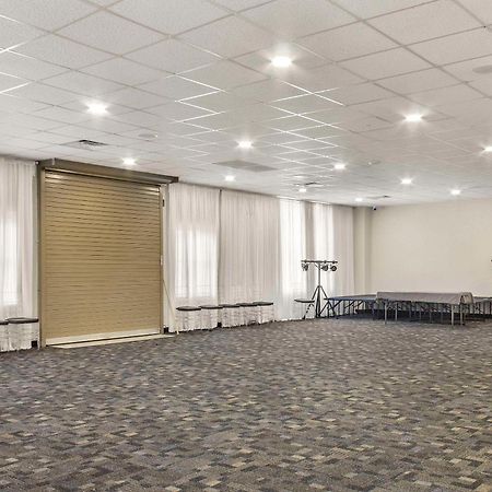 Quality Inn & Suites Downtown Грийн Бей Екстериор снимка