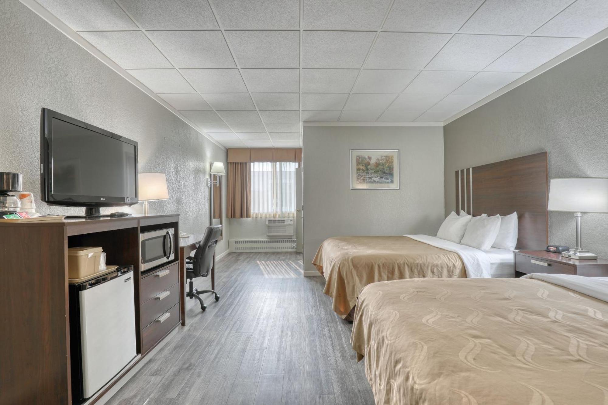 Quality Inn & Suites Downtown Грийн Бей Екстериор снимка