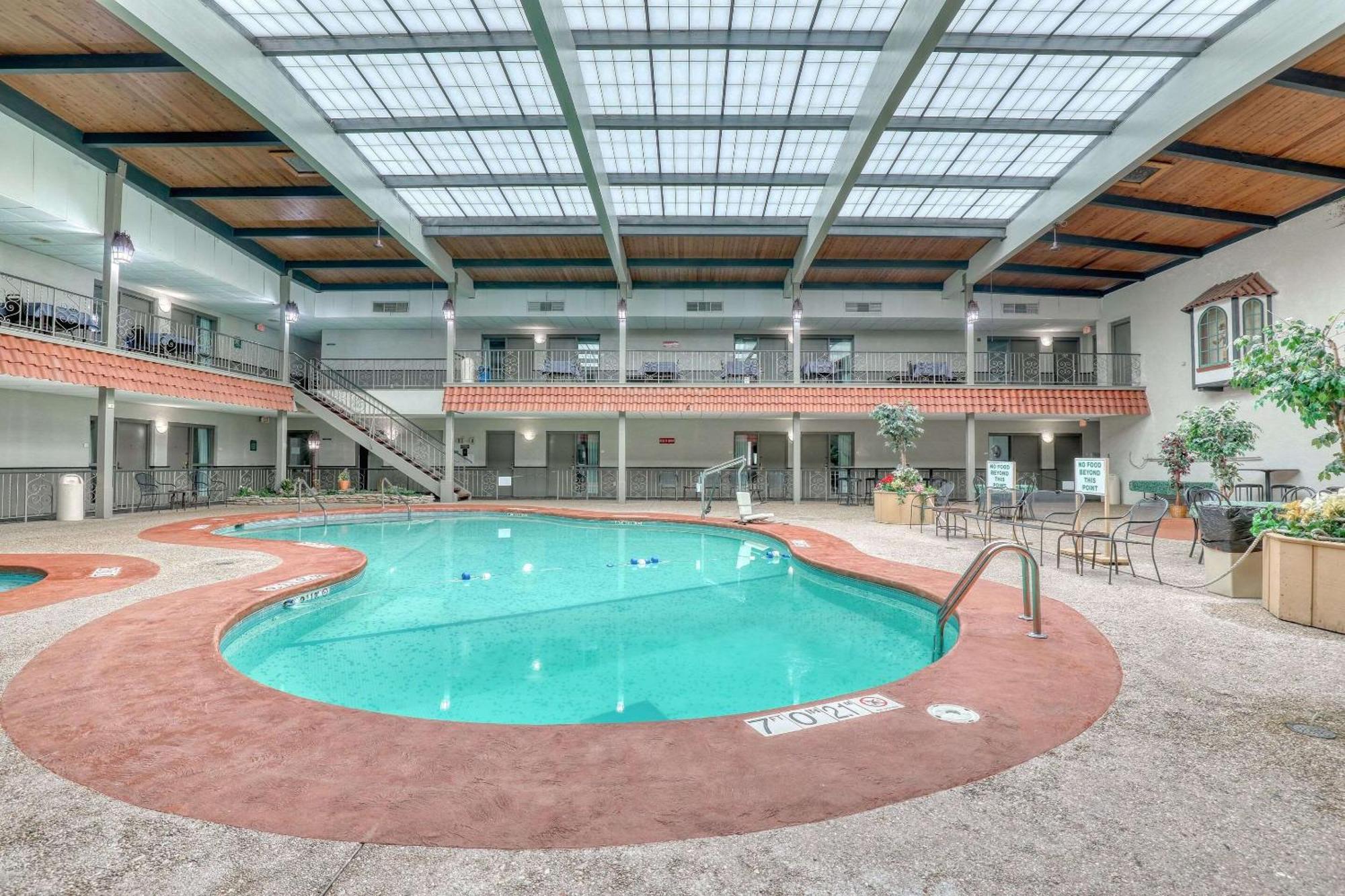 Quality Inn & Suites Downtown Грийн Бей Екстериор снимка