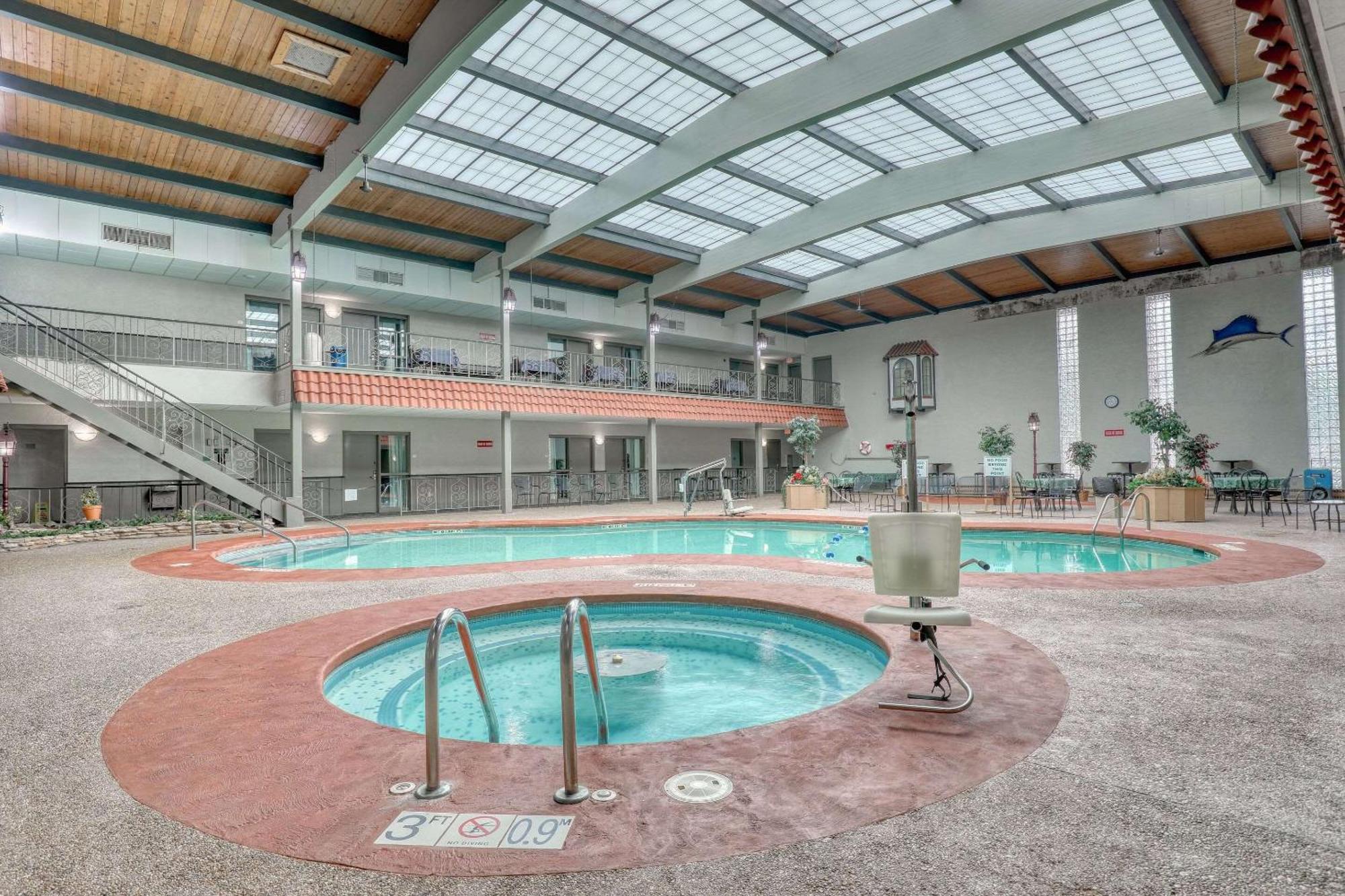 Quality Inn & Suites Downtown Грийн Бей Екстериор снимка