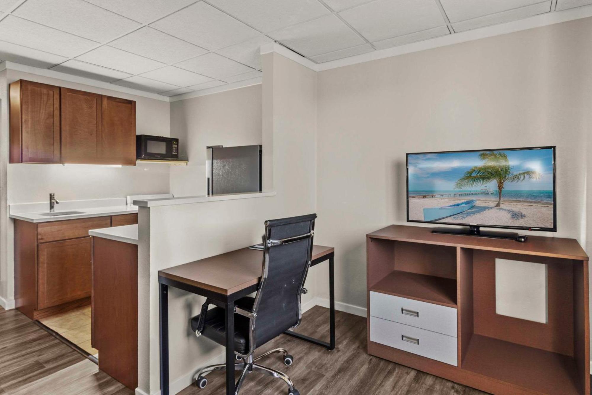 Quality Inn & Suites Downtown Грийн Бей Екстериор снимка