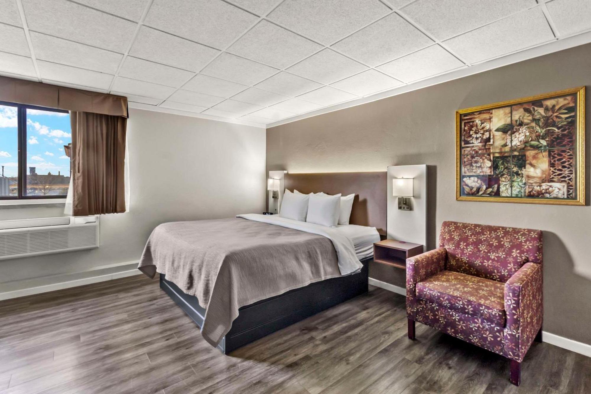 Quality Inn & Suites Downtown Грийн Бей Екстериор снимка