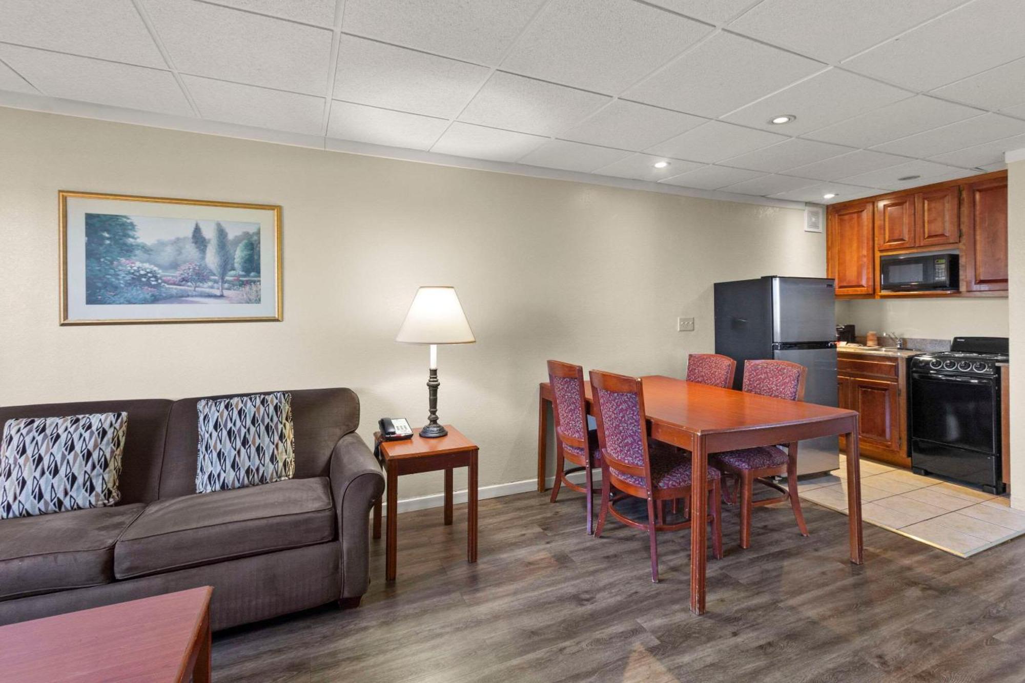 Quality Inn & Suites Downtown Грийн Бей Екстериор снимка