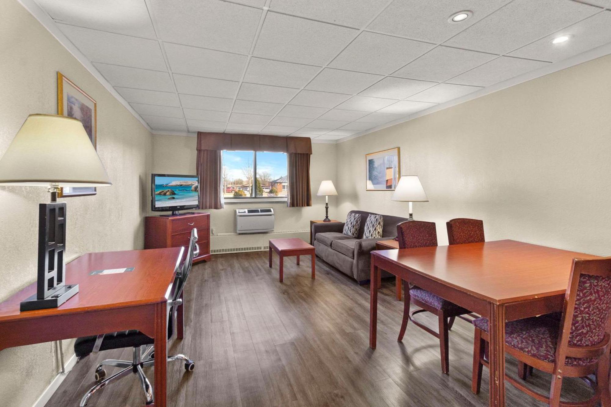 Quality Inn & Suites Downtown Грийн Бей Екстериор снимка