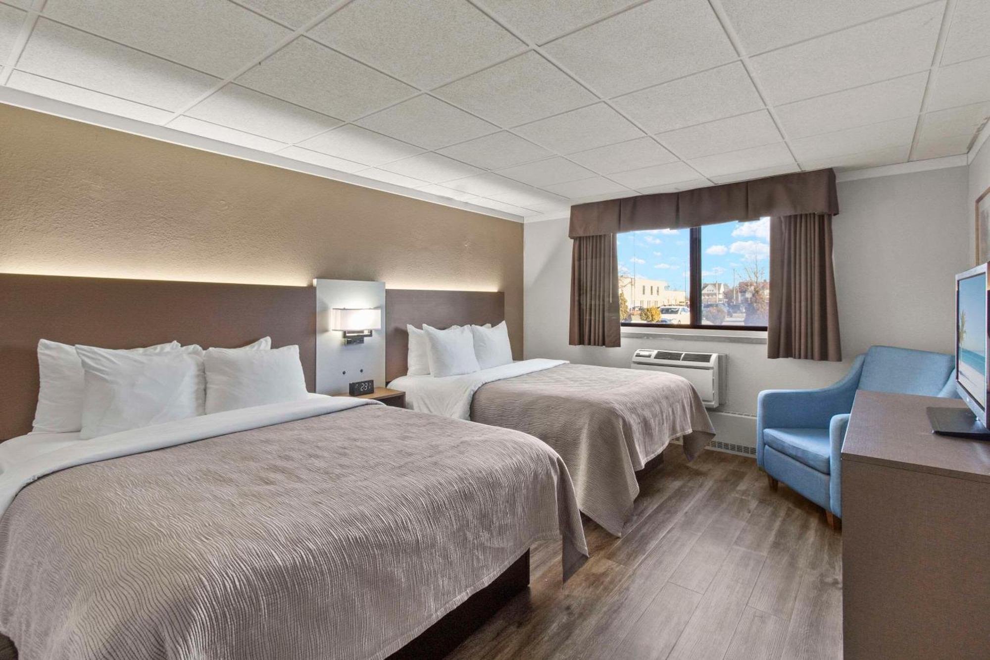 Quality Inn & Suites Downtown Грийн Бей Екстериор снимка