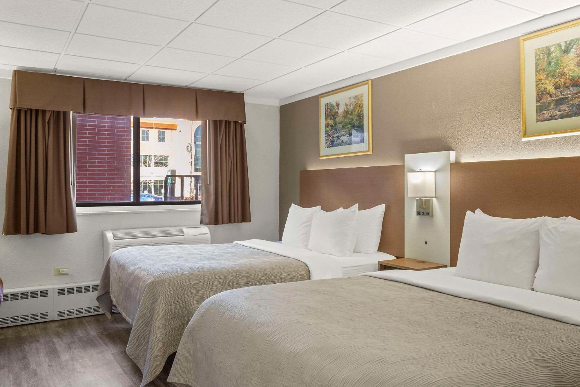 Quality Inn & Suites Downtown Грийн Бей Екстериор снимка