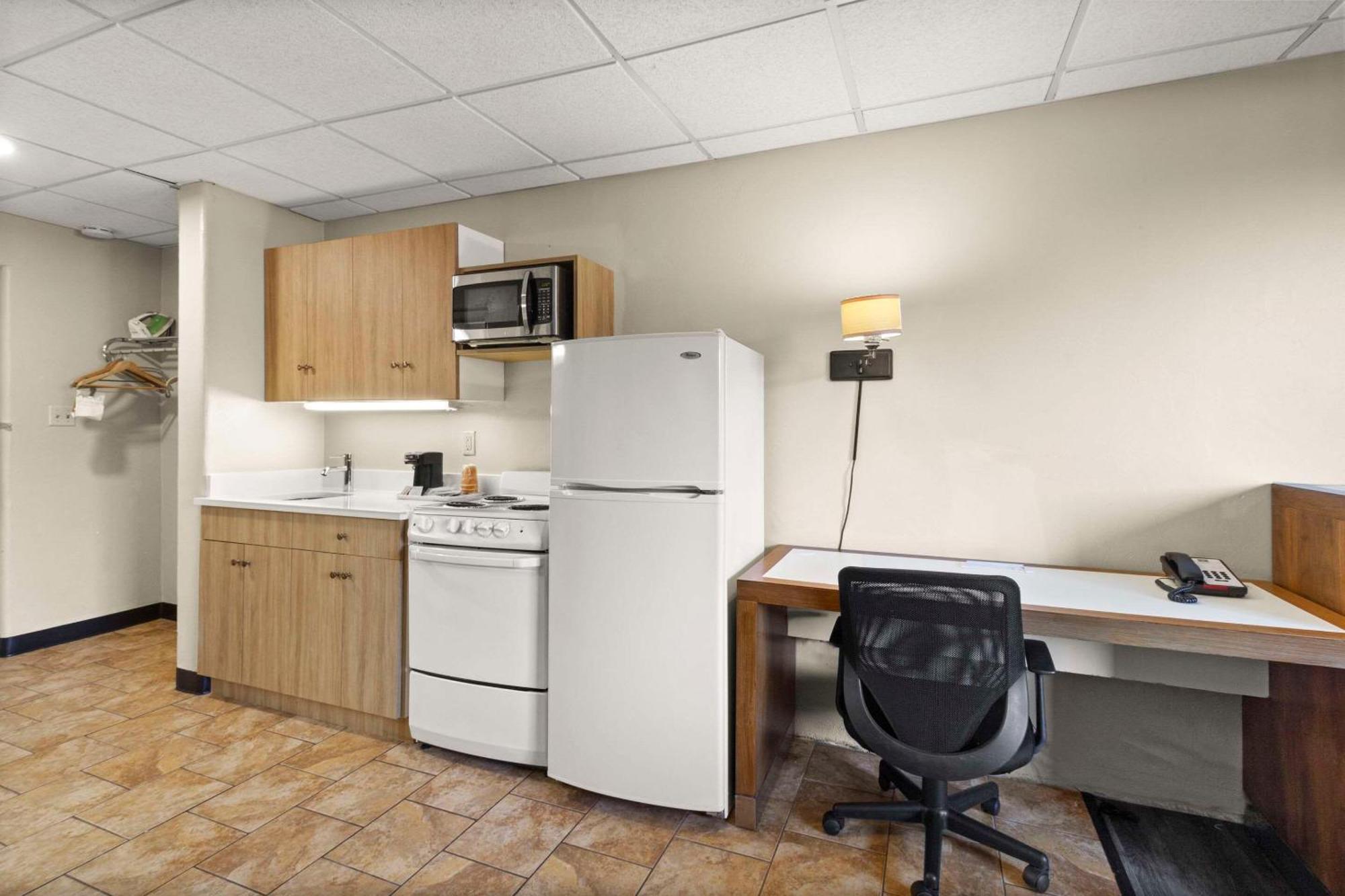Quality Inn & Suites Downtown Грийн Бей Екстериор снимка
