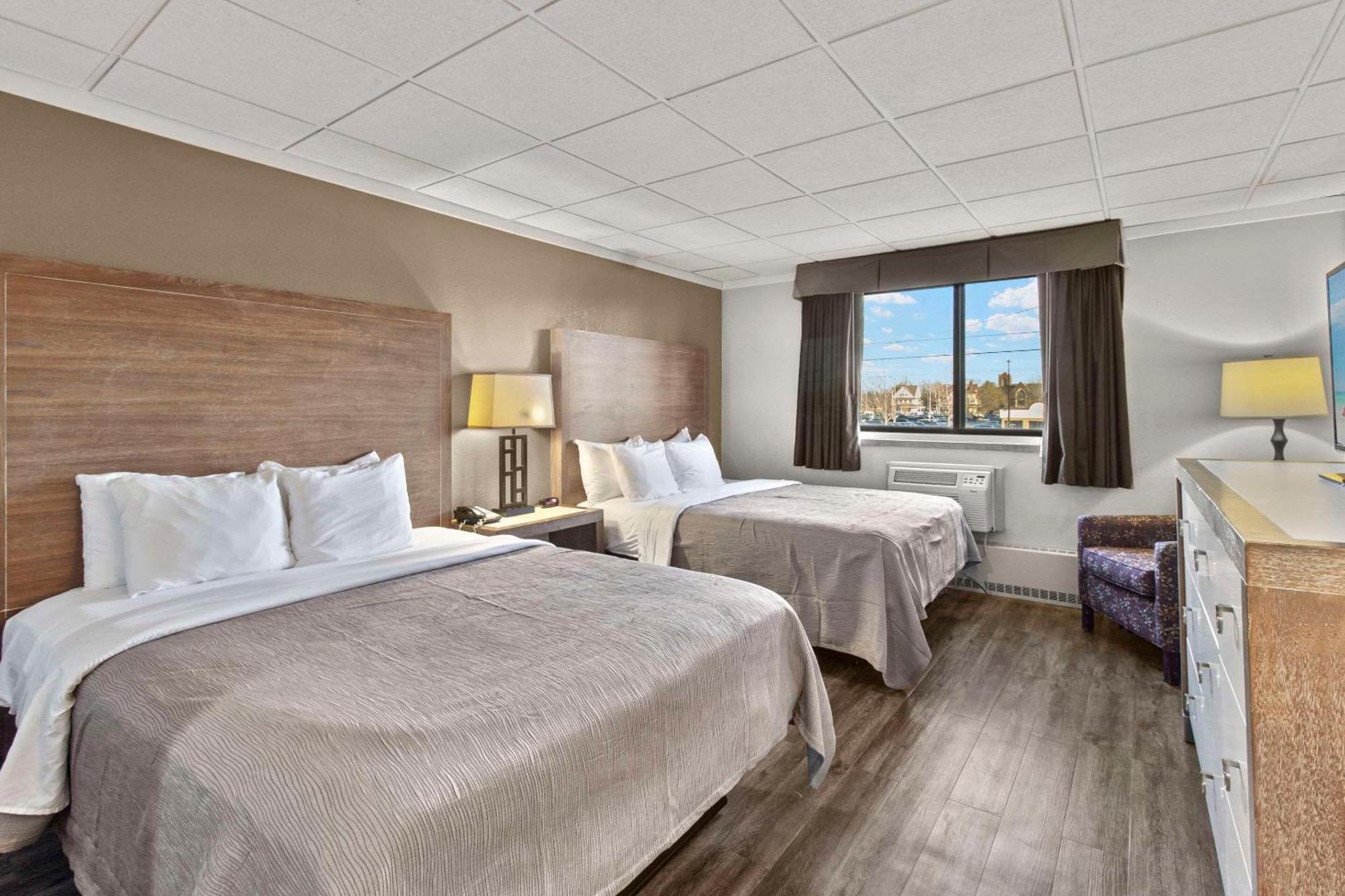 Quality Inn & Suites Downtown Грийн Бей Екстериор снимка
