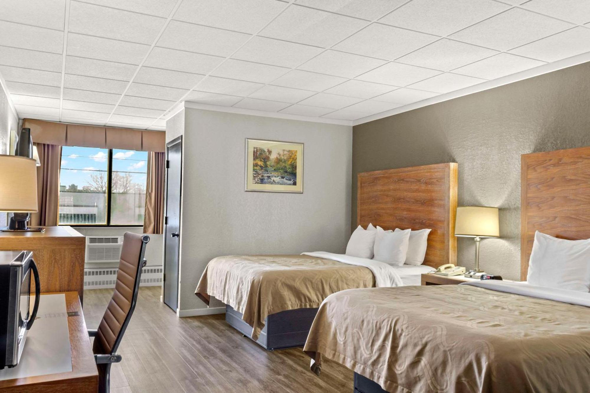 Quality Inn & Suites Downtown Грийн Бей Екстериор снимка