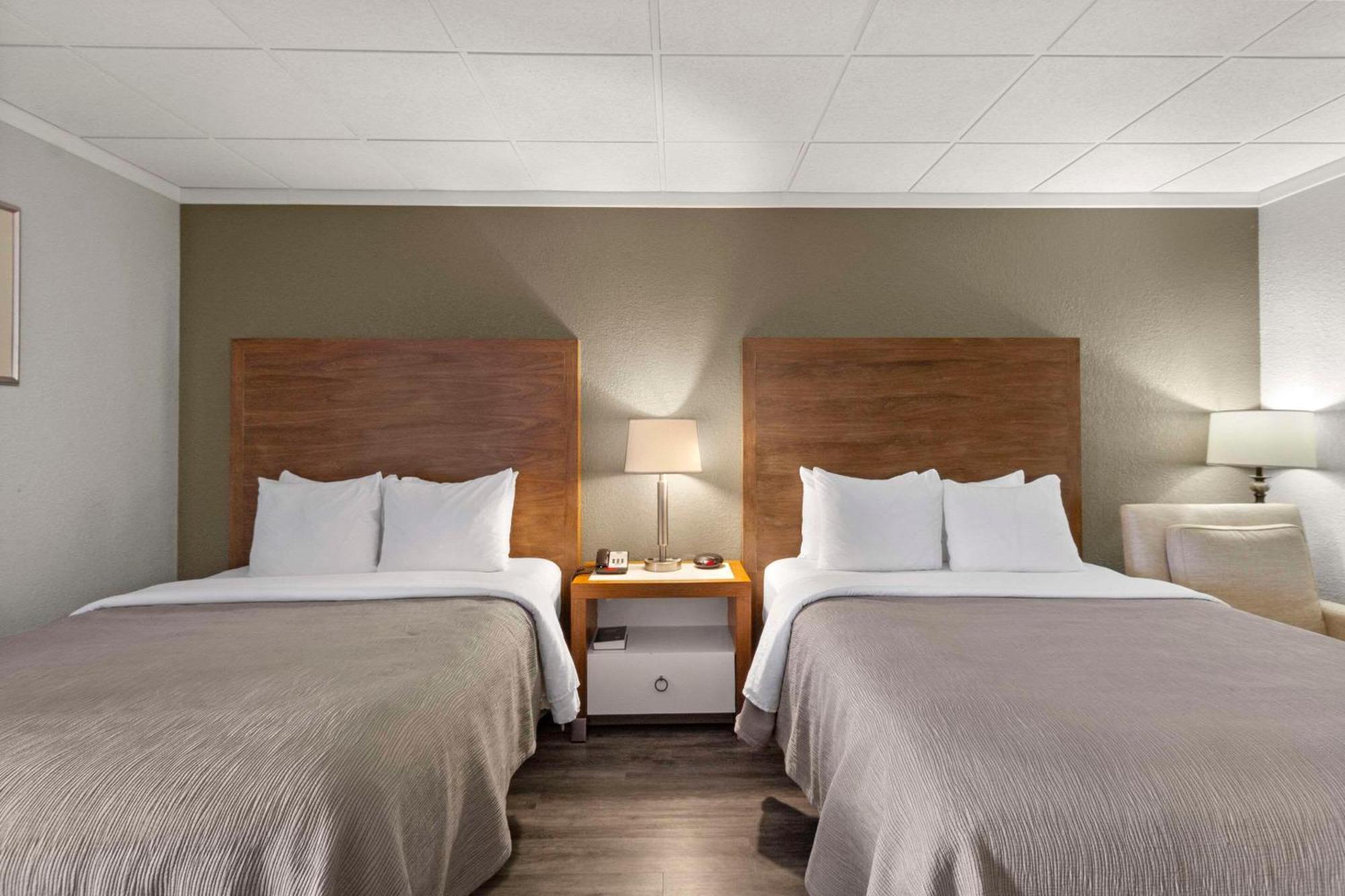 Quality Inn & Suites Downtown Грийн Бей Екстериор снимка