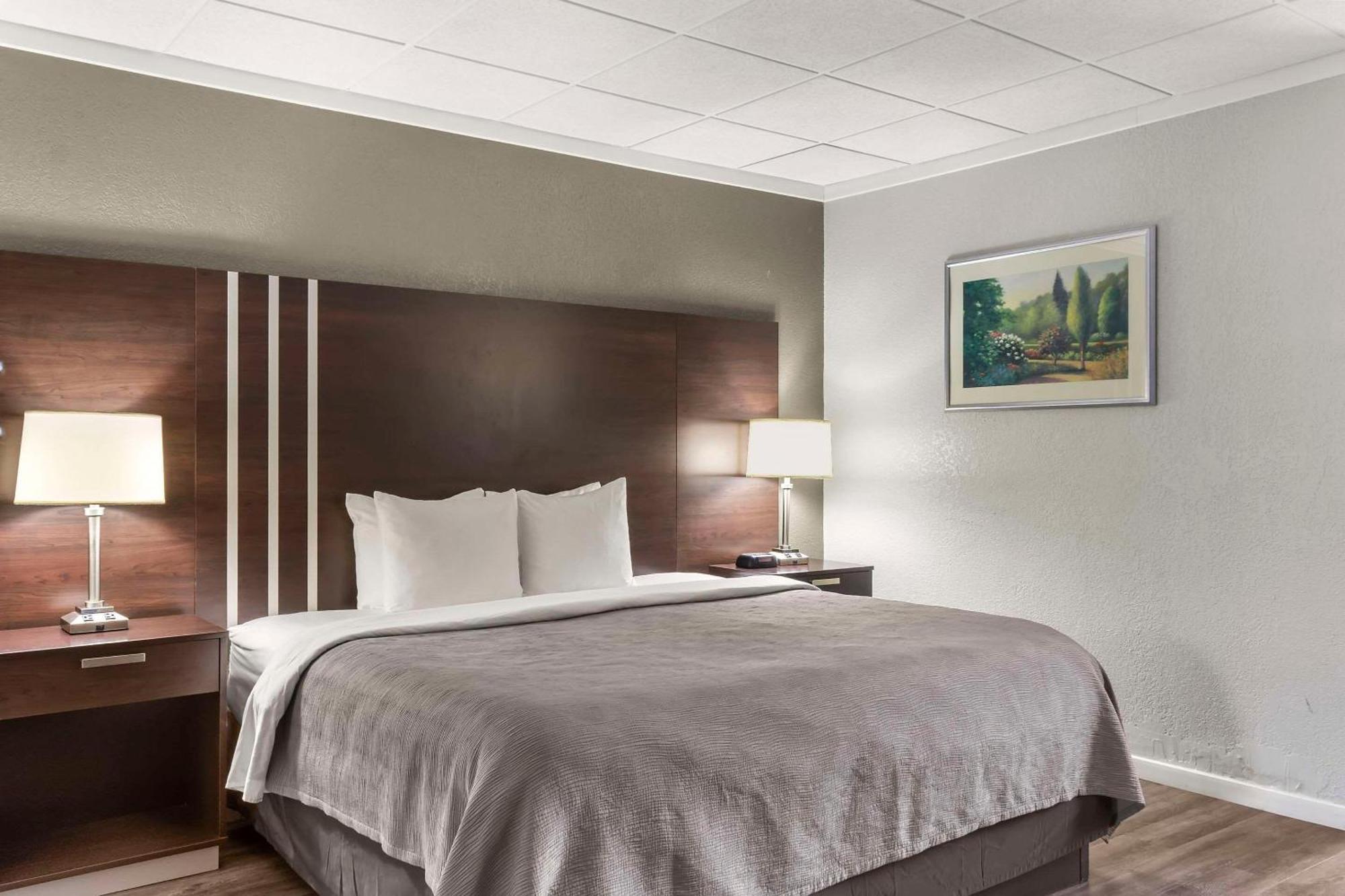 Quality Inn & Suites Downtown Грийн Бей Екстериор снимка