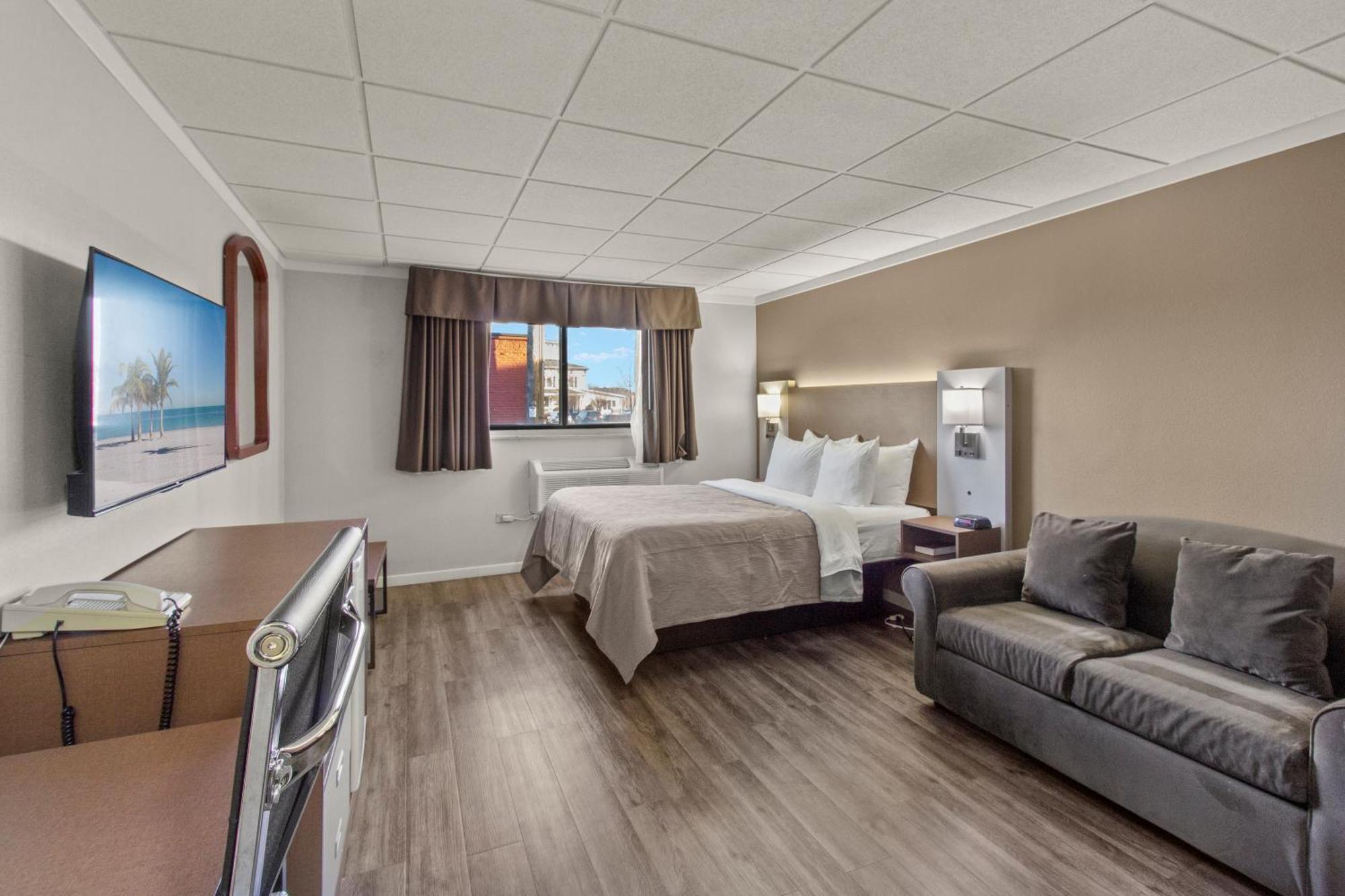 Quality Inn & Suites Downtown Грийн Бей Екстериор снимка