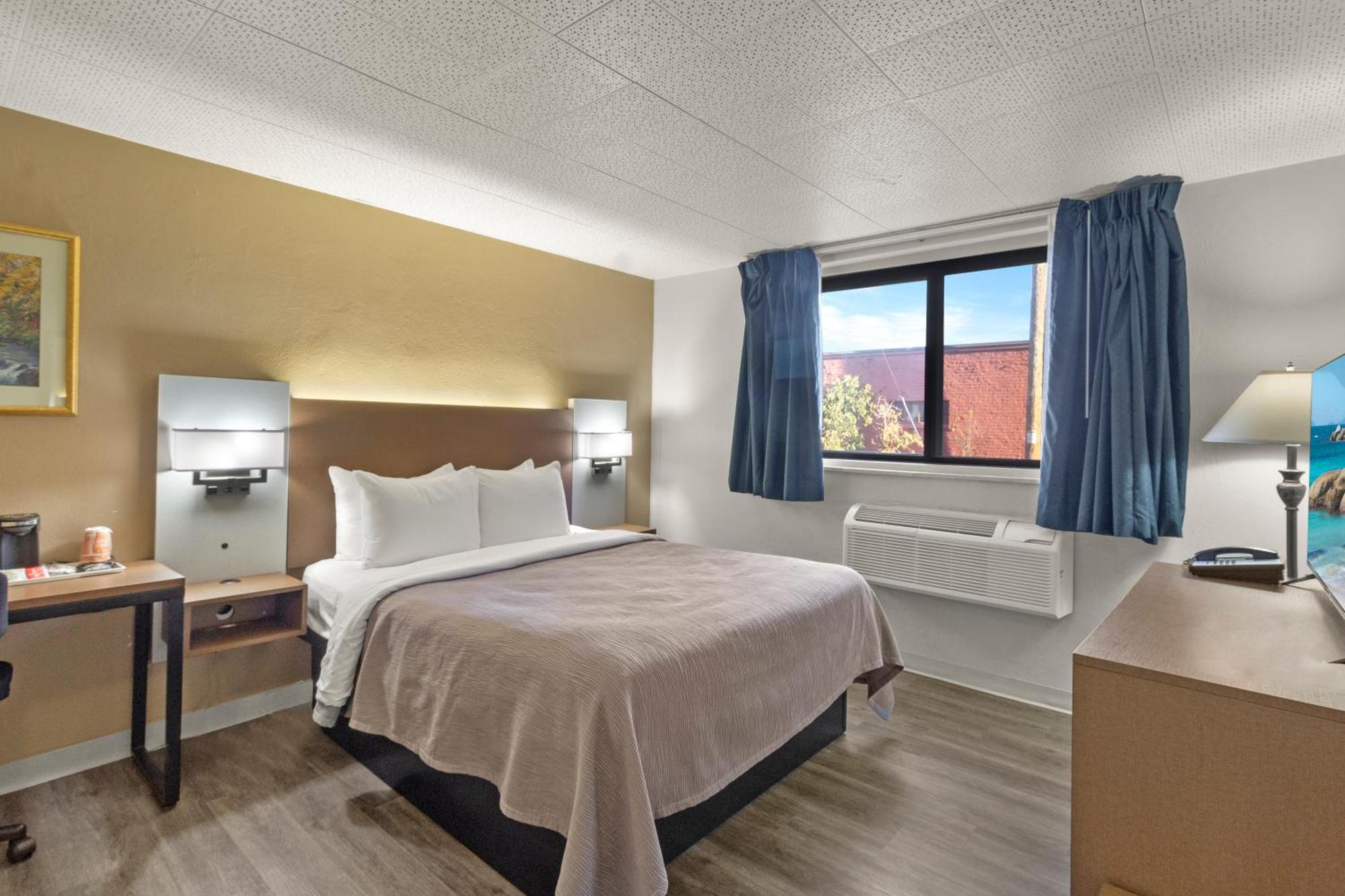 Quality Inn & Suites Downtown Грийн Бей Екстериор снимка