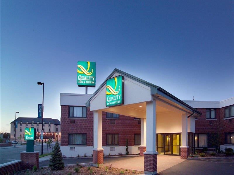 Quality Inn & Suites Downtown Грийн Бей Екстериор снимка