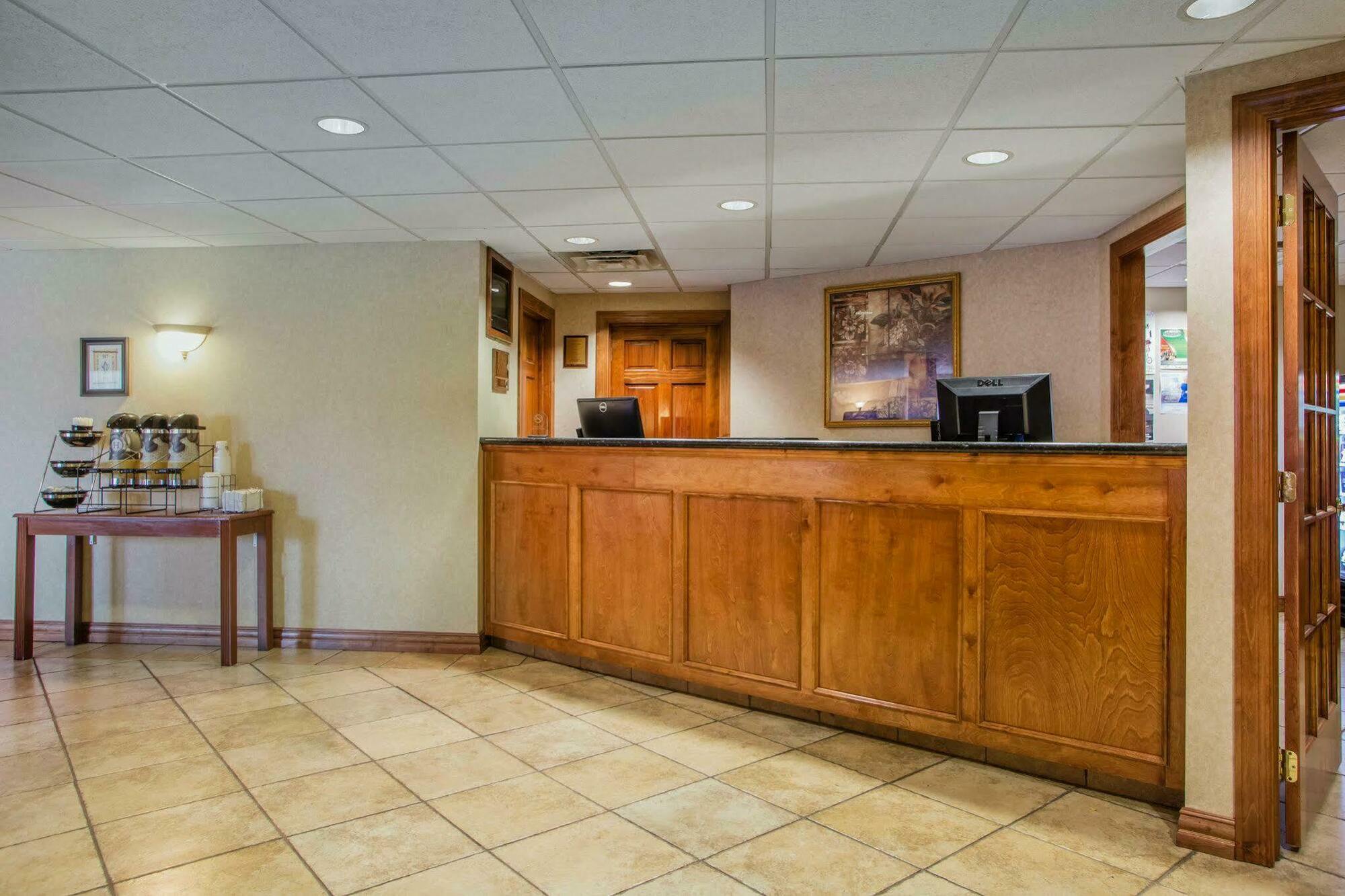 Quality Inn & Suites Downtown Грийн Бей Екстериор снимка