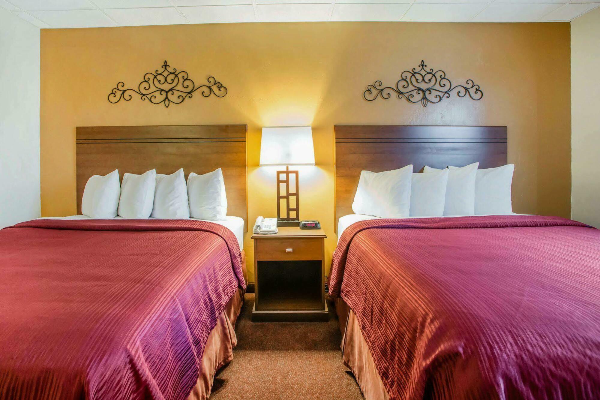 Quality Inn & Suites Downtown Грийн Бей Екстериор снимка
