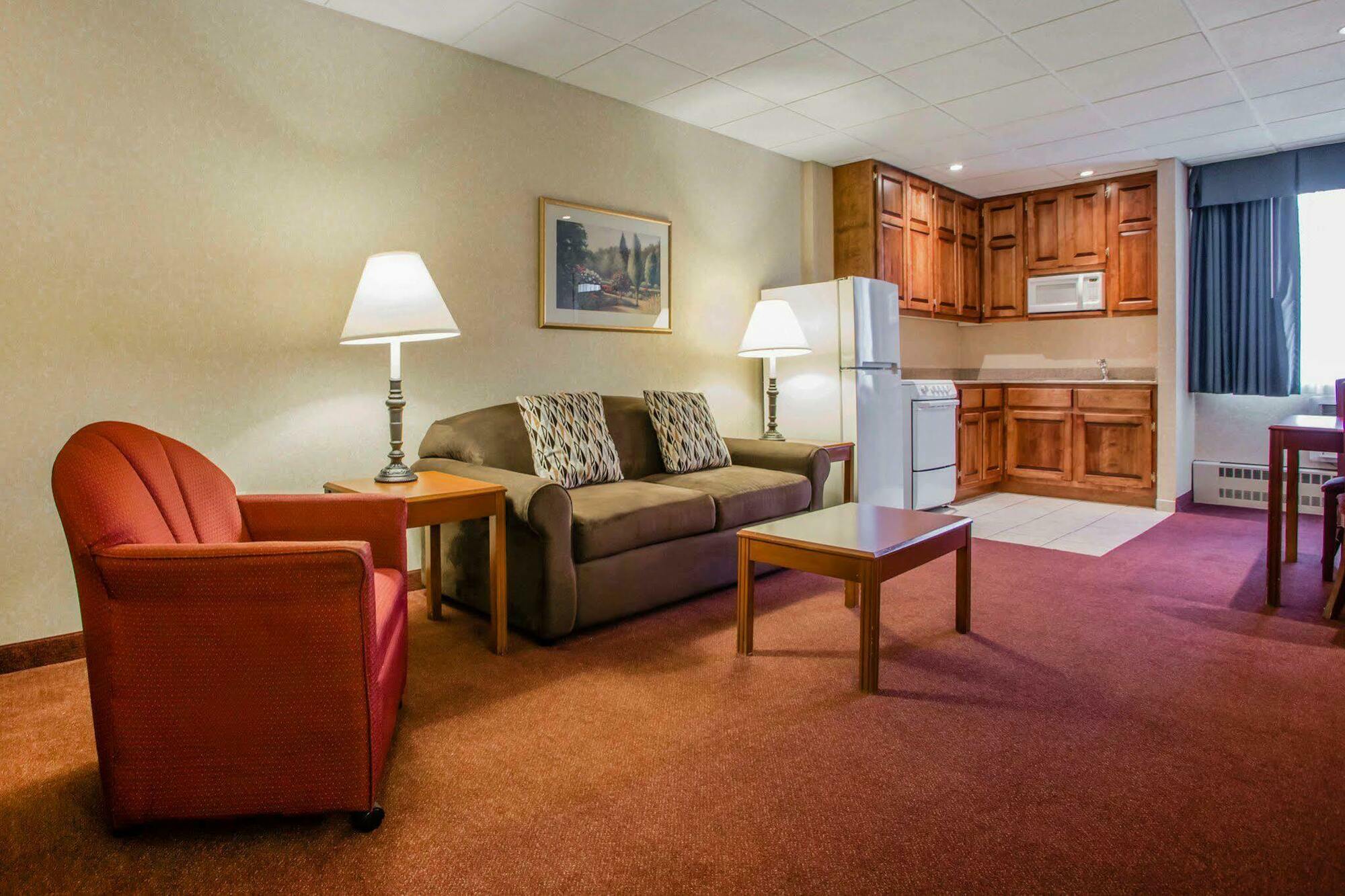 Quality Inn & Suites Downtown Грийн Бей Екстериор снимка