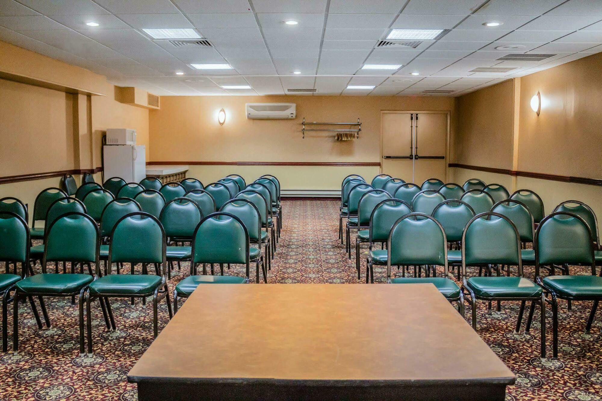 Quality Inn & Suites Downtown Грийн Бей Екстериор снимка